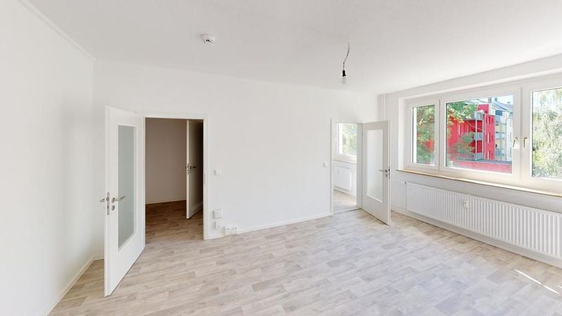 NEU ausgebaute 2-Raum-Wohnung mit Balkon
